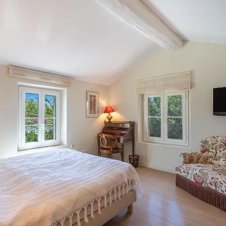 Le Clos Du Pierredon By Interhome *