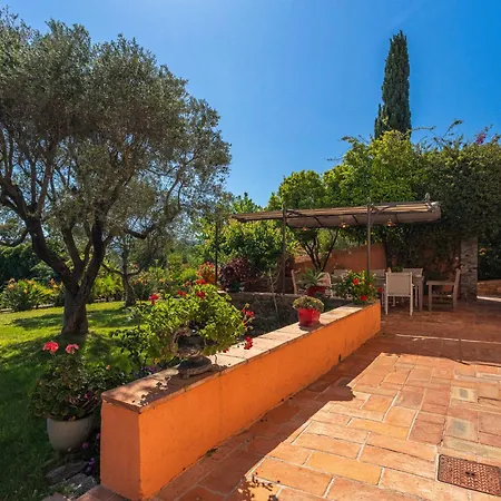 Le Clos Du Pierredon By Interhome